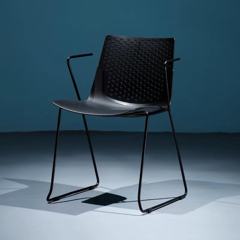 New Styles PP Seat Black Metal Frame Training Chair For Office And School Modern Conference Chair Meeting Room Stackable Chair