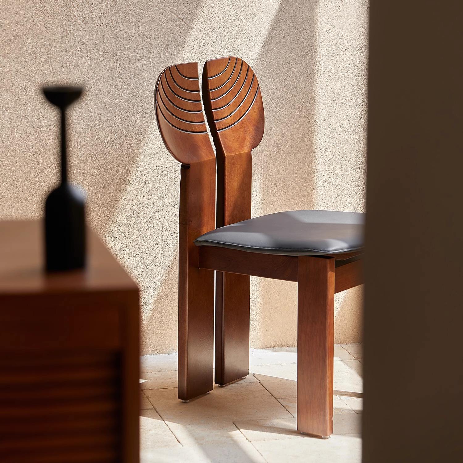 Leisure Restaurant Chair Creative Design Wooden Frame Leather Chair Retro Design Comfort Dining Chair For Bistro Cafe Hotel