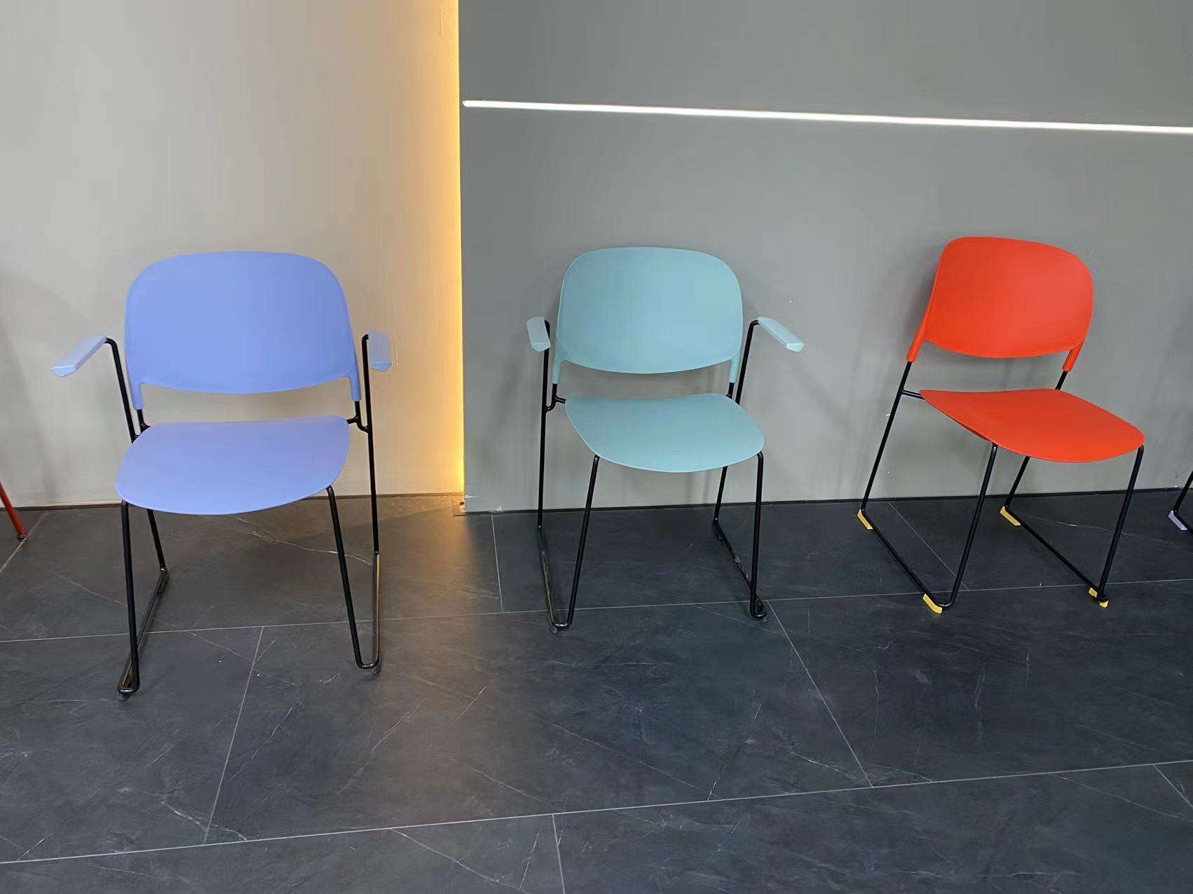 PP Material School Chairs Office Meeting Chair With Armrest Stackable Training Chairs Sillas