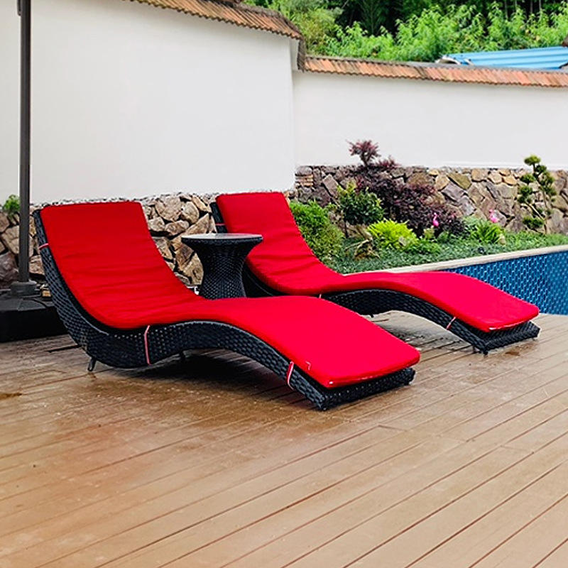 Outdoor Lounging Balcony Lounge Wicker Chair Patio Water Permeable Waterproof Sun Protection PE Rattan Beach Chair Sillas