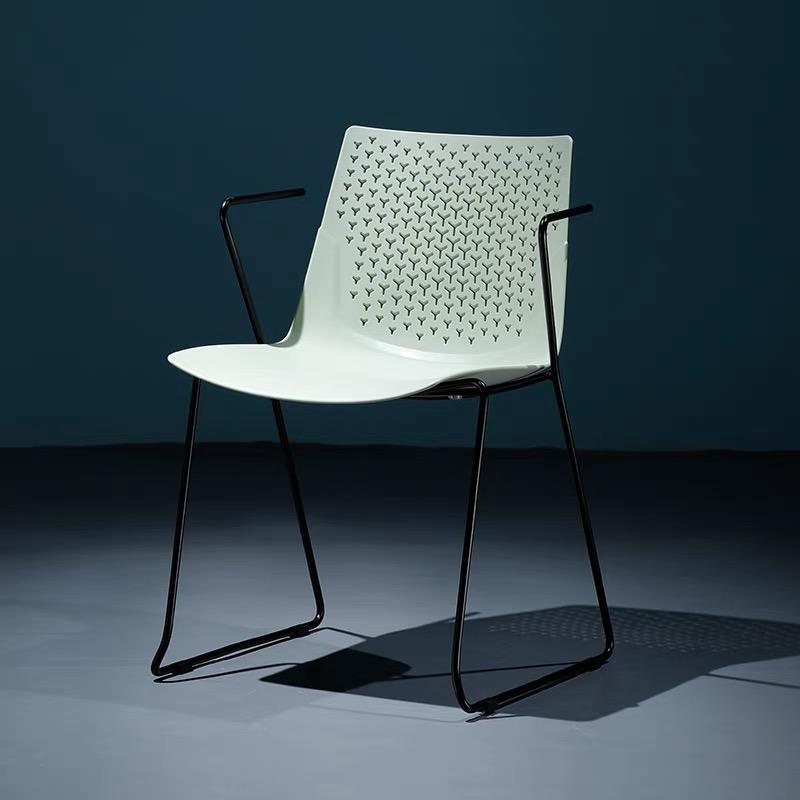 New Styles PP Seat Black Metal Frame Training Chair For Office And School Modern Conference Chair Meeting Room Stackable Chair