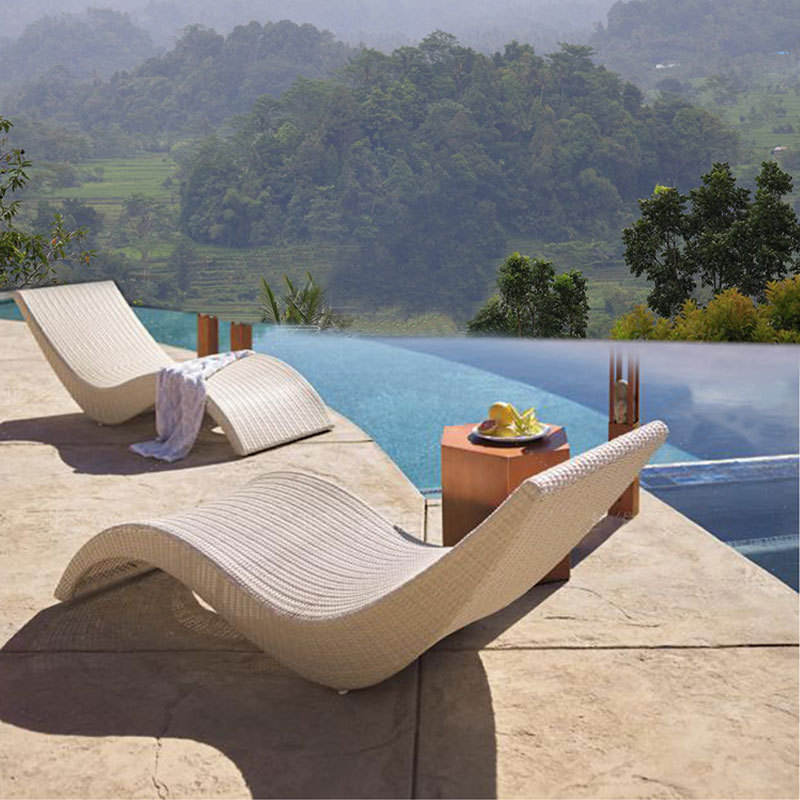 Outdoor Lounging Balcony Lounge Wicker Chair Patio Water Permeable Waterproof Sun Protection PE Rattan Beach Chair Sillas