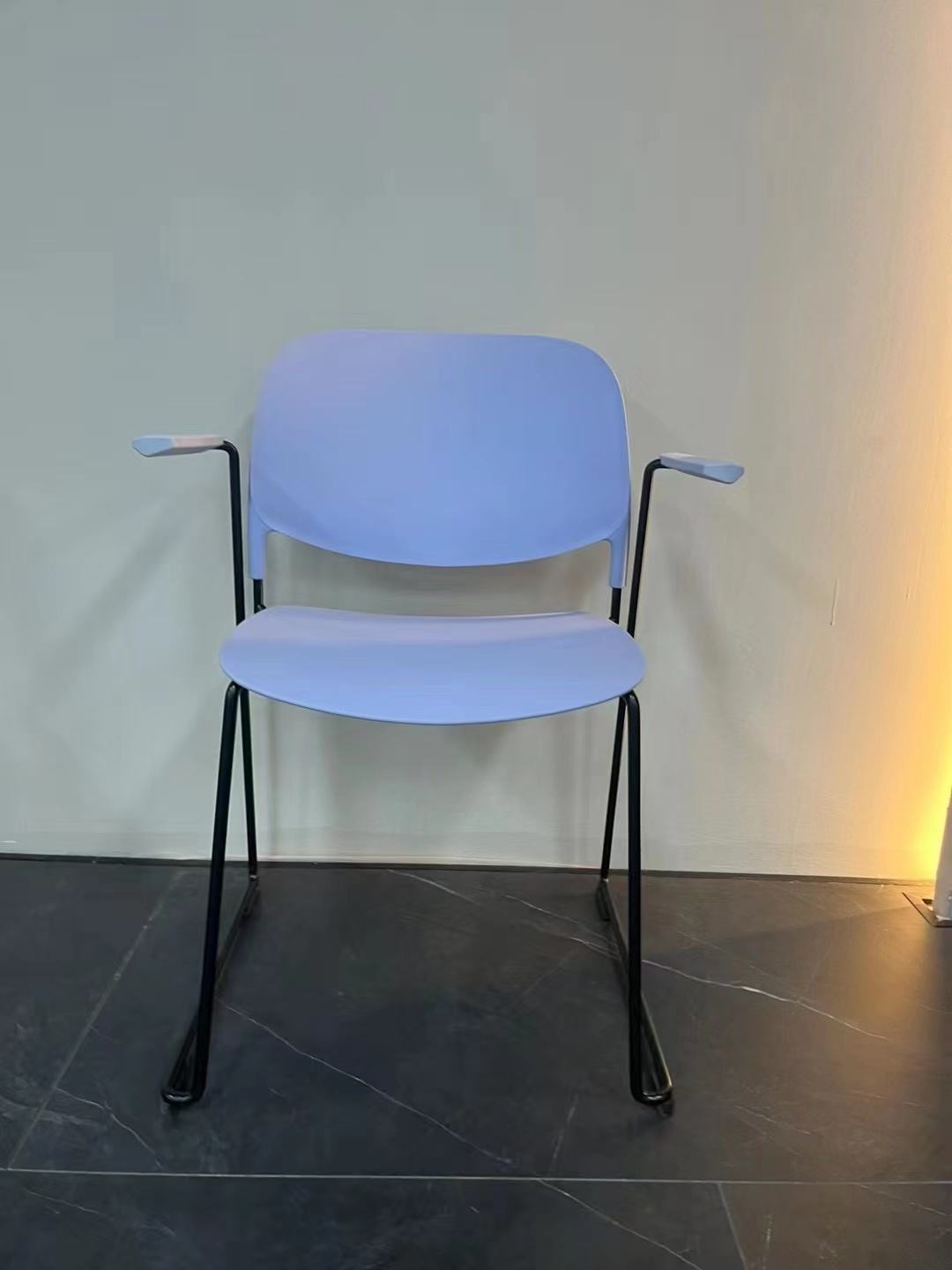 PP Material School Chairs Office Meeting Chair With Armrest Stackable Training Chairs Sillas