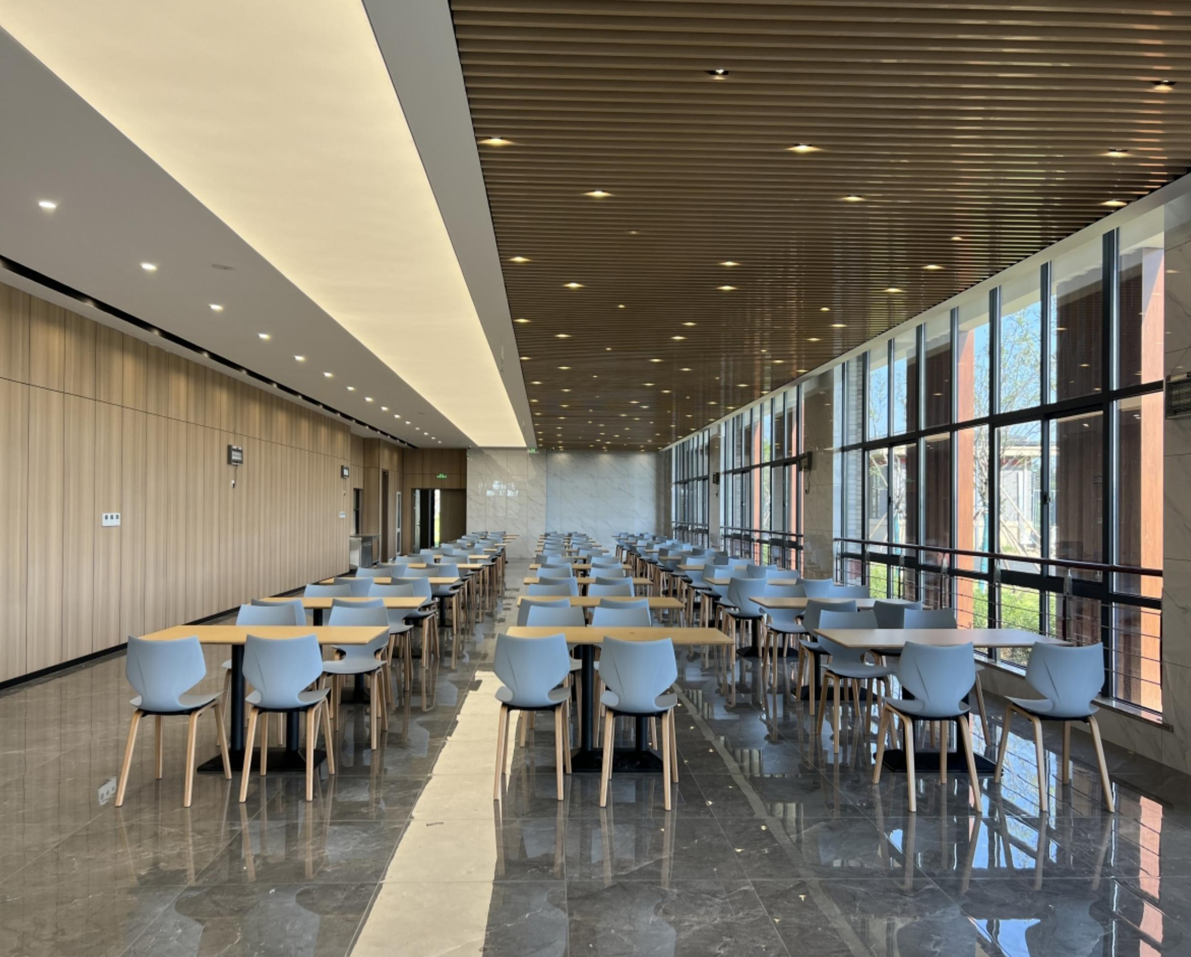 Customized furniture for the cafeteria and dining hall for DYR004