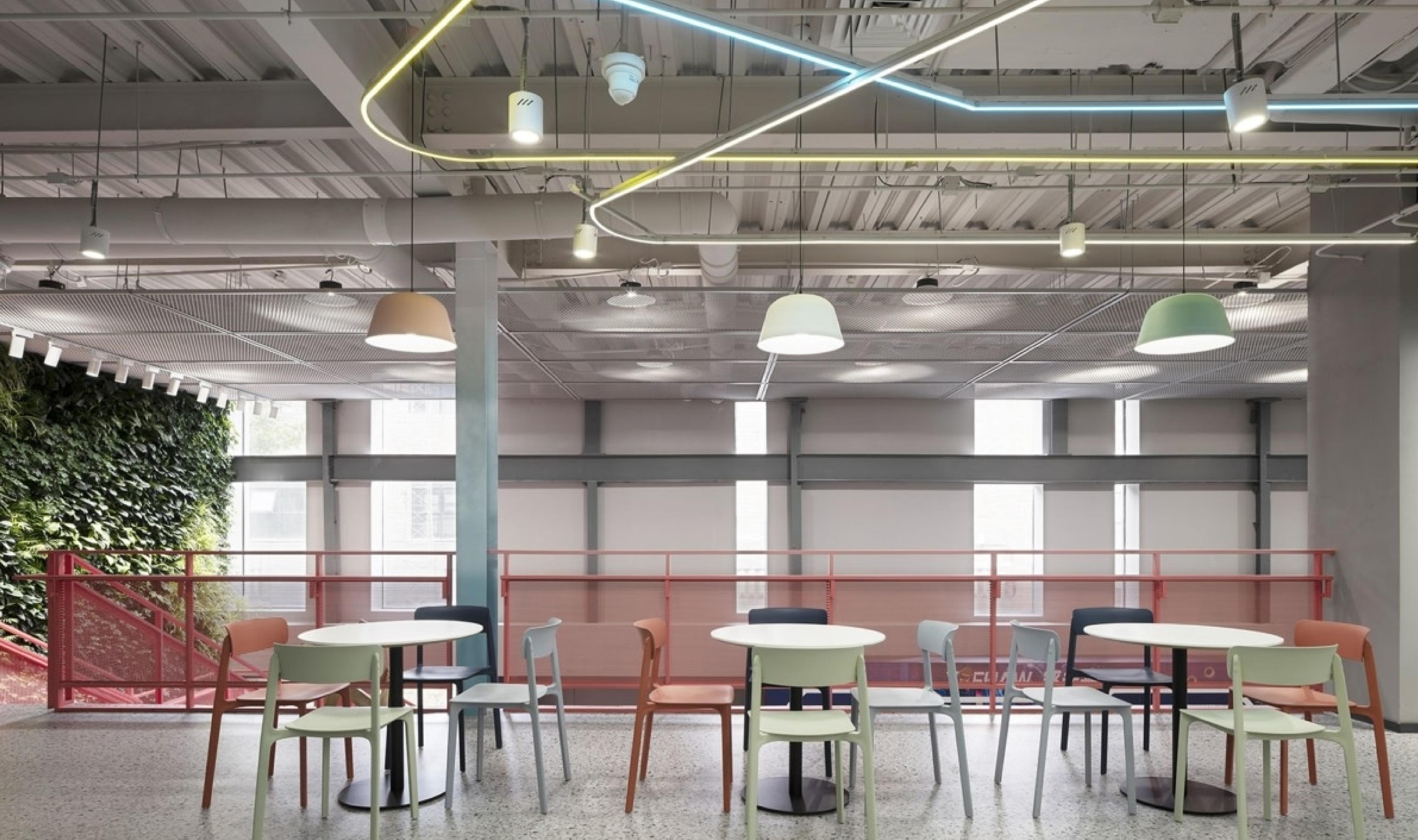 Customized furniture for the cafeteria and dining hall for DYR002